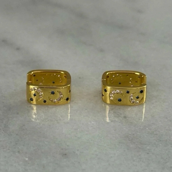 Gold Chunky Oval Moon Star Crystal Huggie Hoop Earrings Brand New